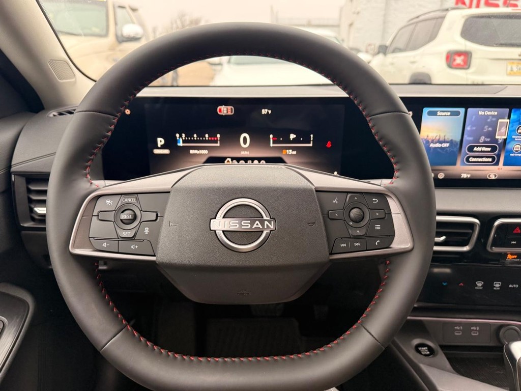Nissan Sentra Vehicle Full-screen Gallery Image 12