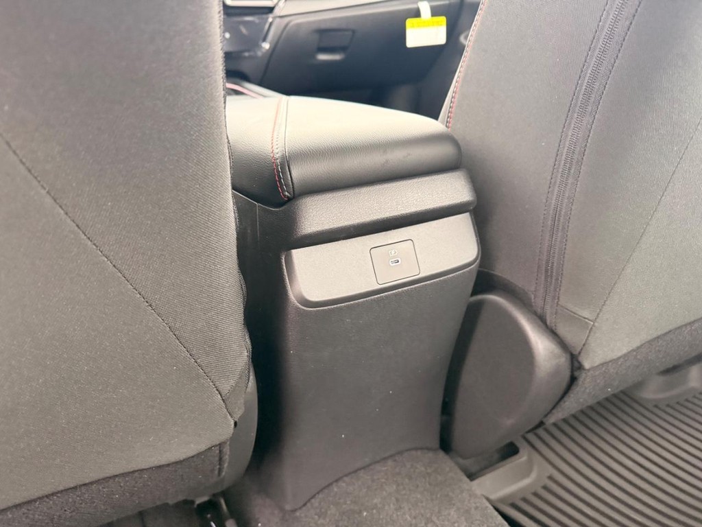 Nissan Sentra Vehicle Full-screen Gallery Image 16