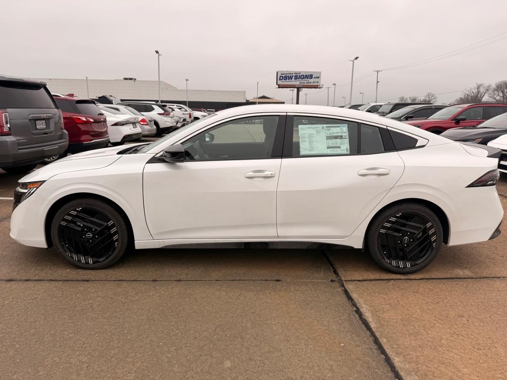 Nissan Sentra Vehicle Full-screen Gallery Image 21