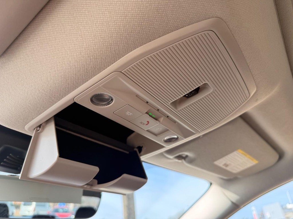 Nissan Sentra Vehicle Full-screen Gallery Image 04