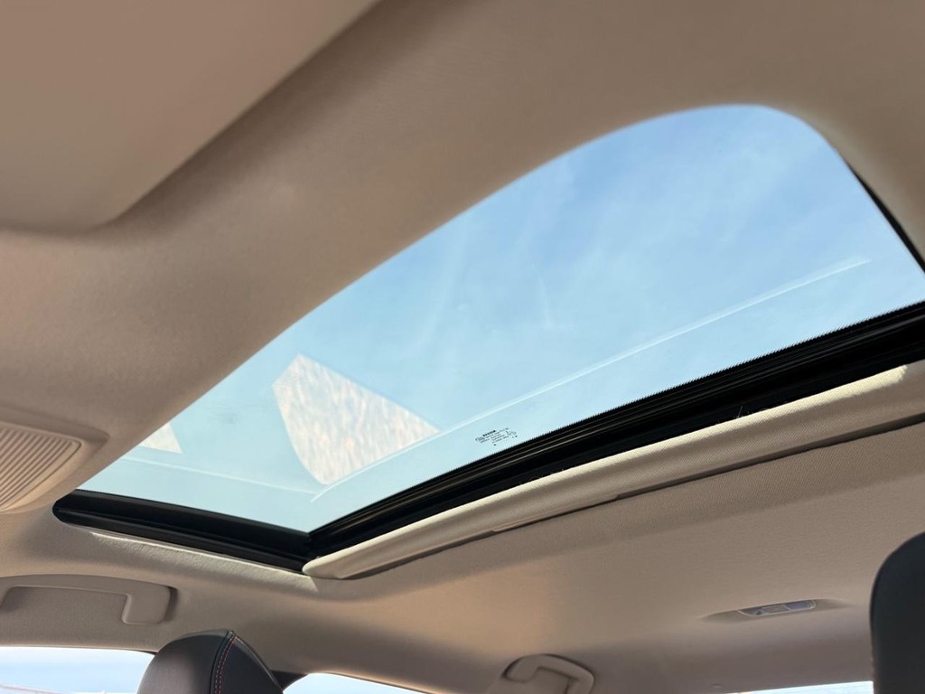 Nissan Sentra Vehicle Full-screen Gallery Image 05