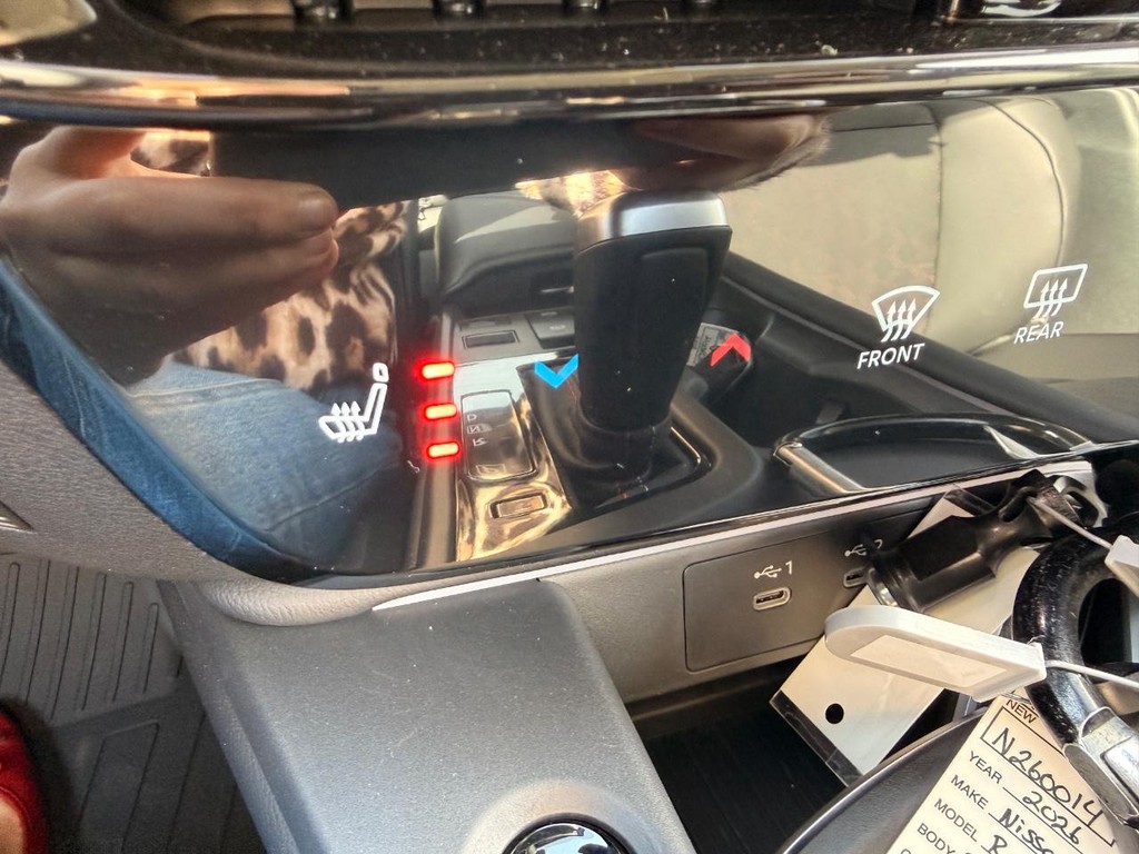 Nissan Sentra Vehicle Full-screen Gallery Image 07