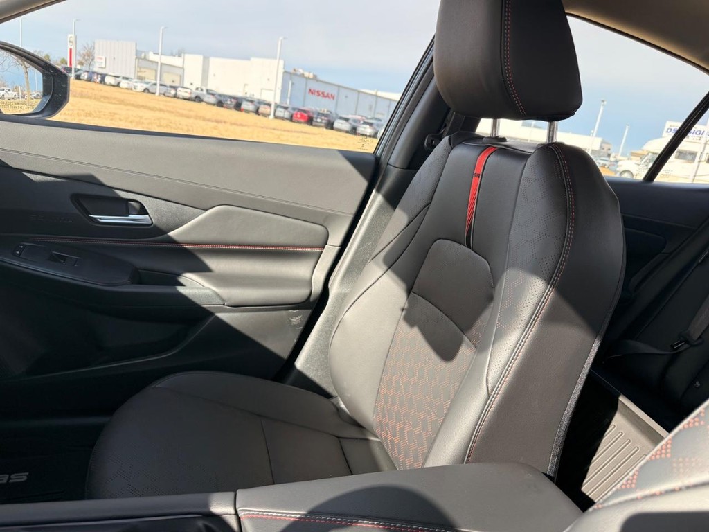 Nissan Sentra Vehicle Full-screen Gallery Image 08