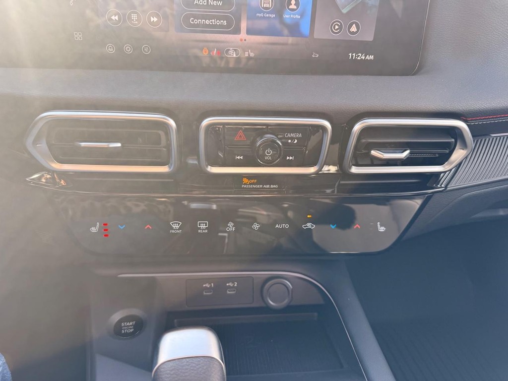 Nissan Sentra Vehicle Full-screen Gallery Image 12