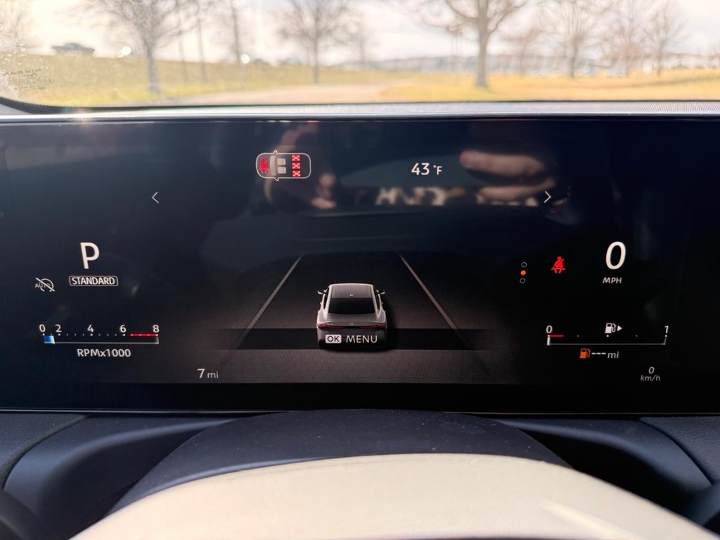 Nissan Sentra Vehicle Full-screen Gallery Image 14