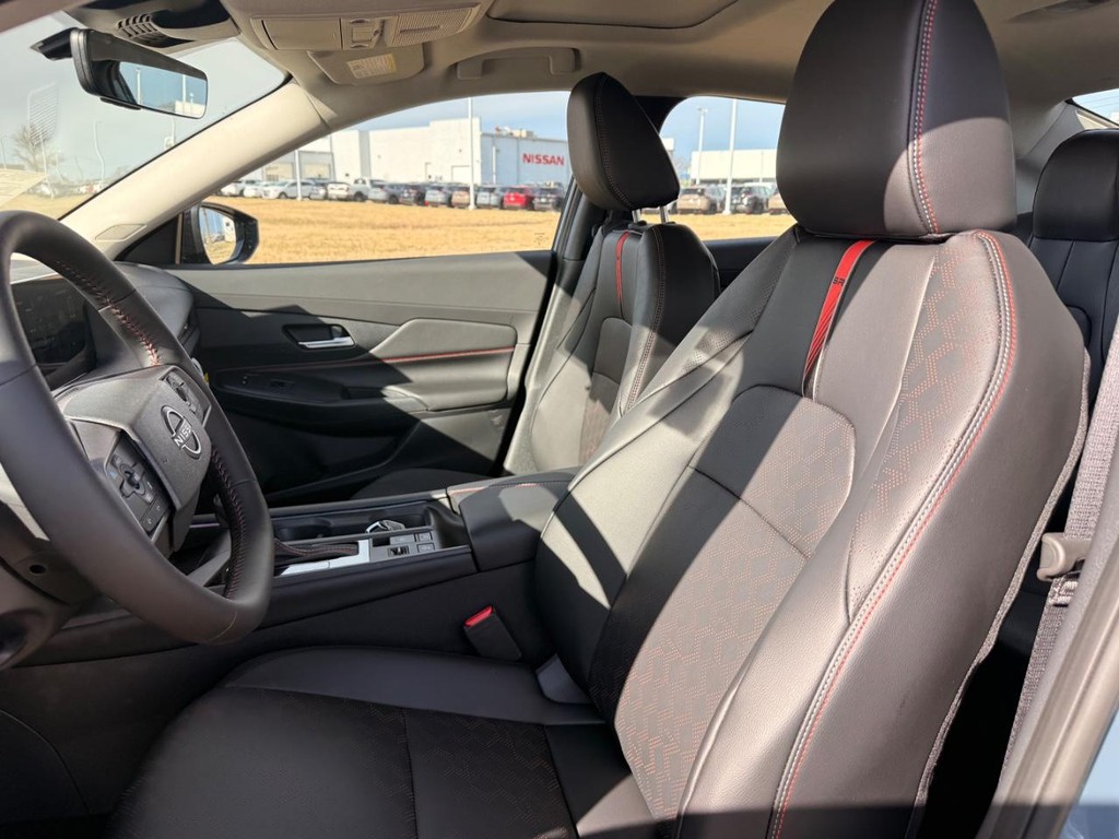 Nissan Sentra Vehicle Full-screen Gallery Image 16