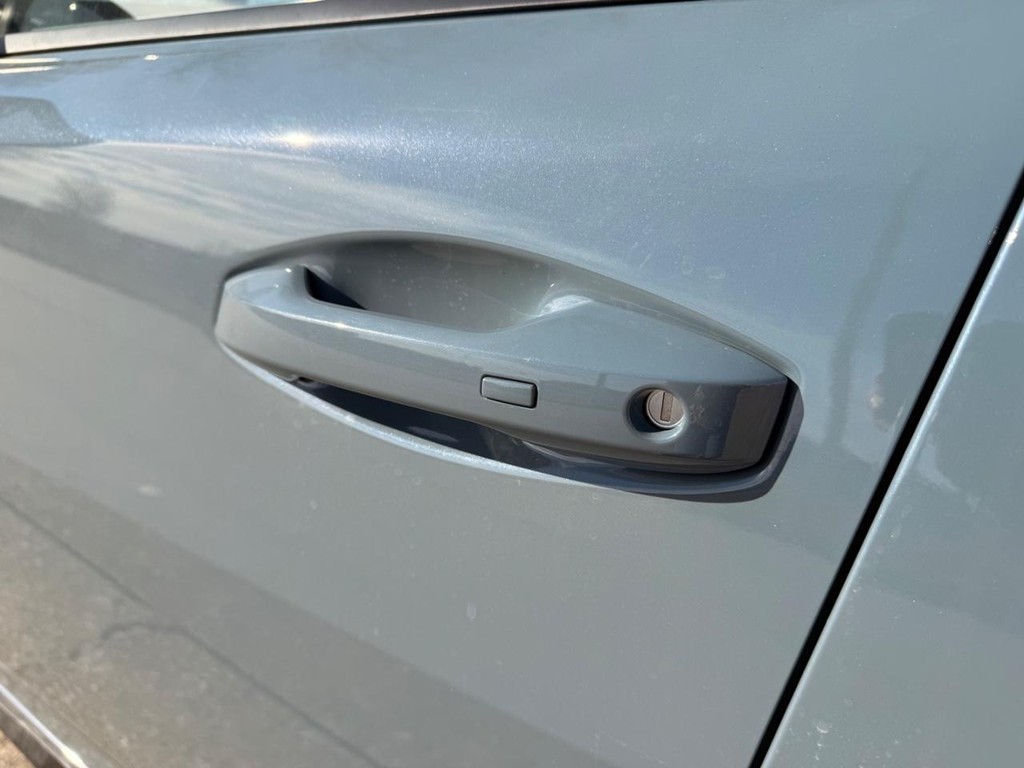 Nissan Sentra Vehicle Full-screen Gallery Image 20