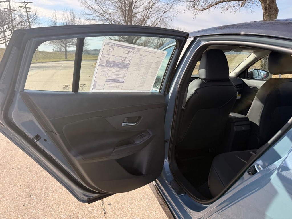 Nissan Sentra Vehicle Full-screen Gallery Image 21