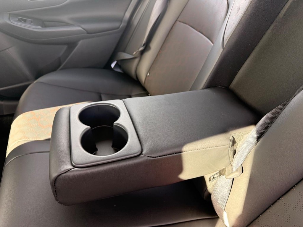 Nissan Sentra Vehicle Full-screen Gallery Image 23