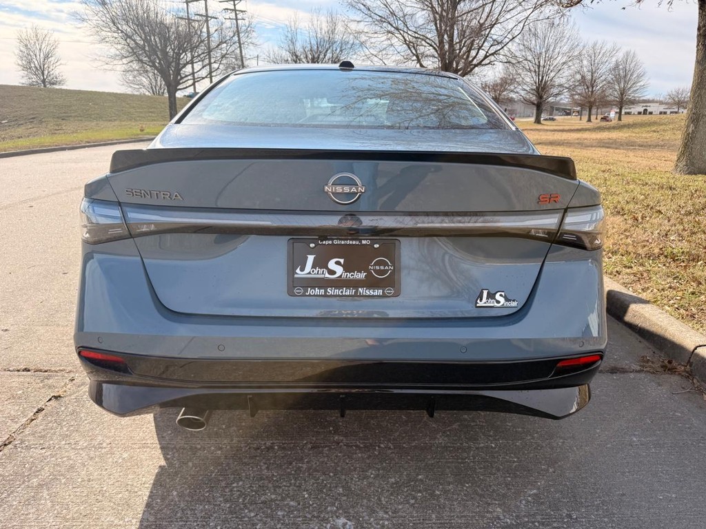 Nissan Sentra Vehicle Full-screen Gallery Image 26