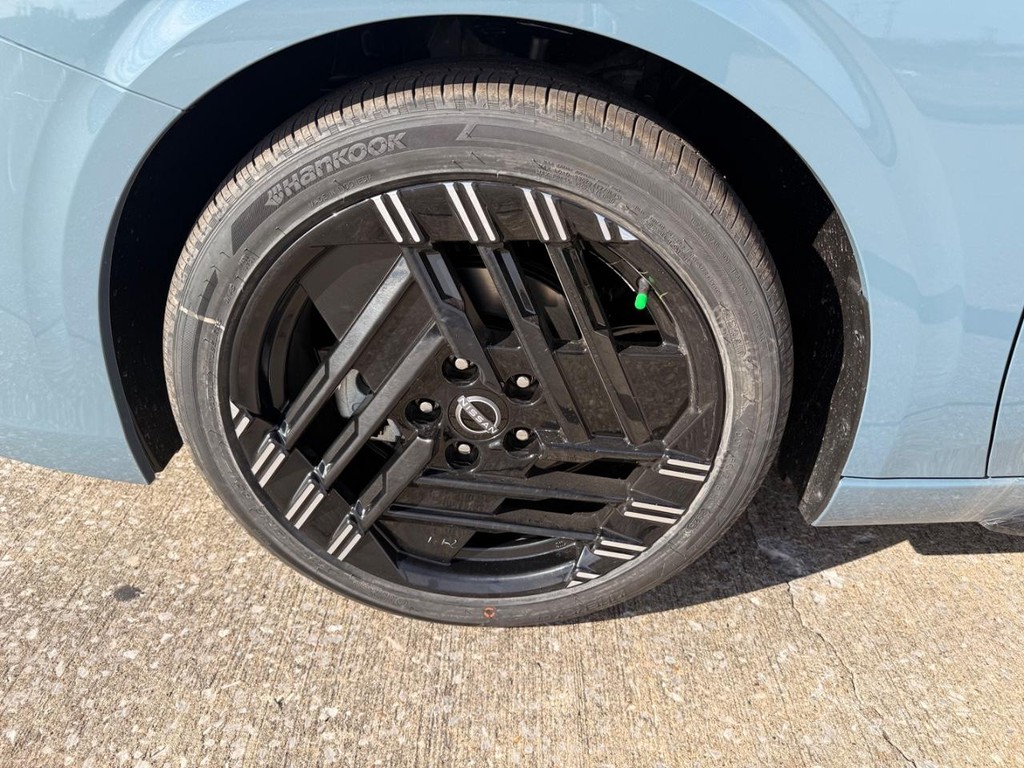 Nissan Sentra Vehicle Full-screen Gallery Image 27