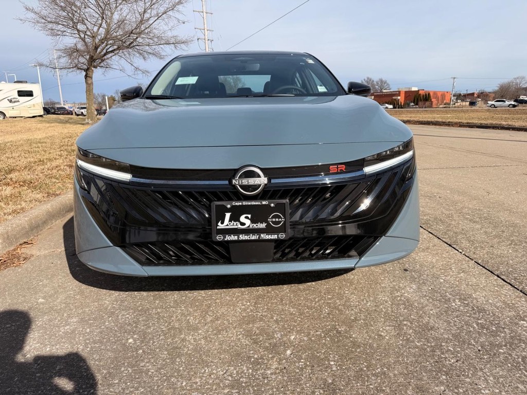 Nissan Sentra Vehicle Full-screen Gallery Image 28