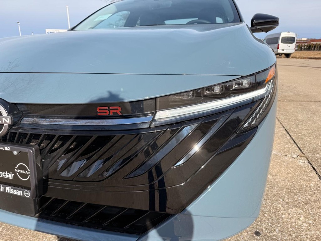 Nissan Sentra Vehicle Full-screen Gallery Image 29