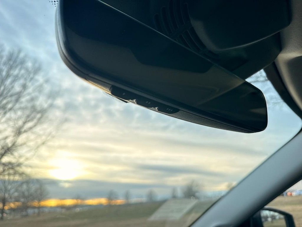 Nissan Sentra Vehicle Full-screen Gallery Image 07