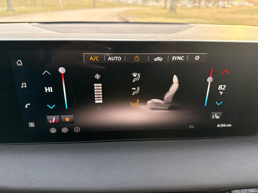 Nissan Sentra Vehicle Full-screen Gallery Image 10