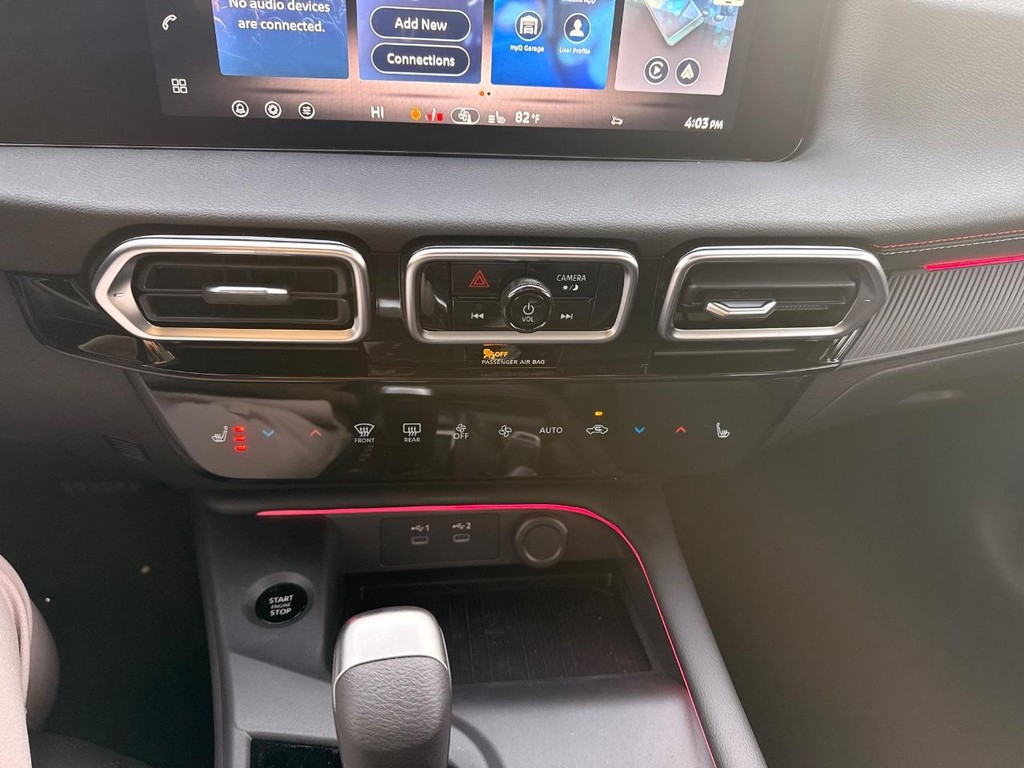 Nissan Sentra Vehicle Full-screen Gallery Image 12