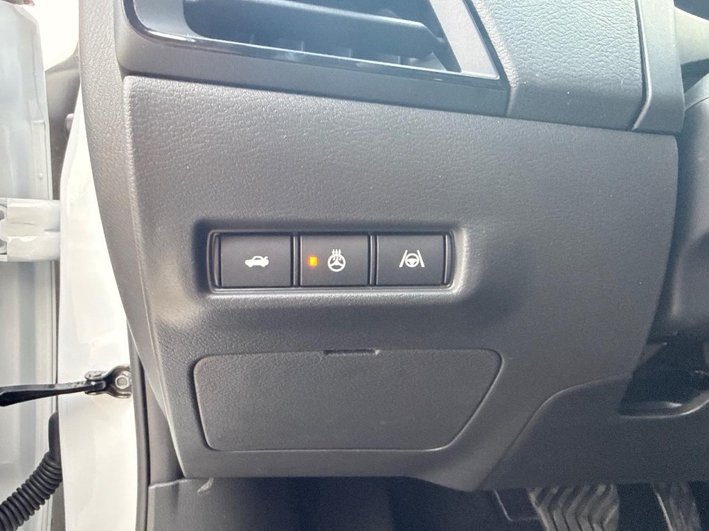 Nissan Sentra Vehicle Full-screen Gallery Image 13