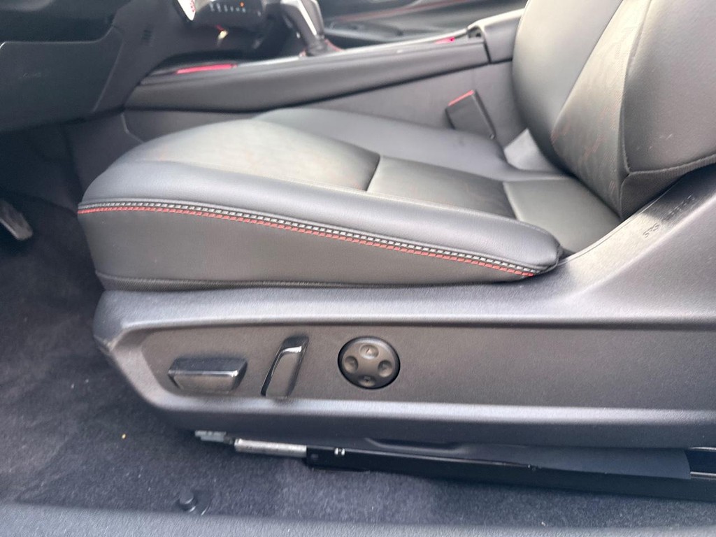 Nissan Sentra Vehicle Full-screen Gallery Image 15