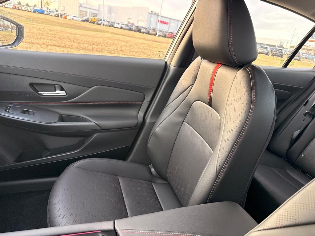 Nissan Sentra Vehicle Full-screen Gallery Image 18