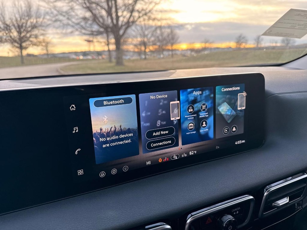 Nissan Sentra Vehicle Full-screen Gallery Image 20