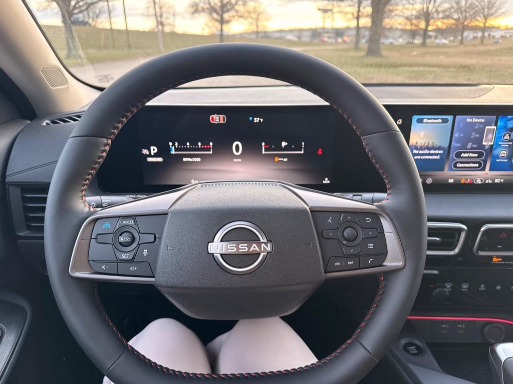 Nissan Sentra Vehicle Full-screen Gallery Image 21