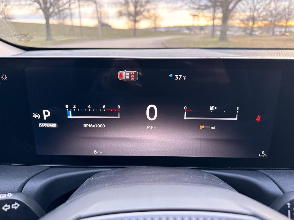 Nissan Sentra Vehicle Full-screen Gallery Image 22