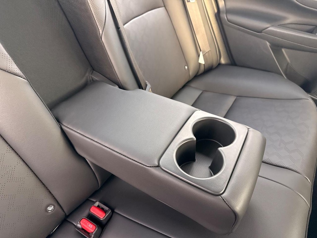 Nissan Sentra Vehicle Full-screen Gallery Image 26