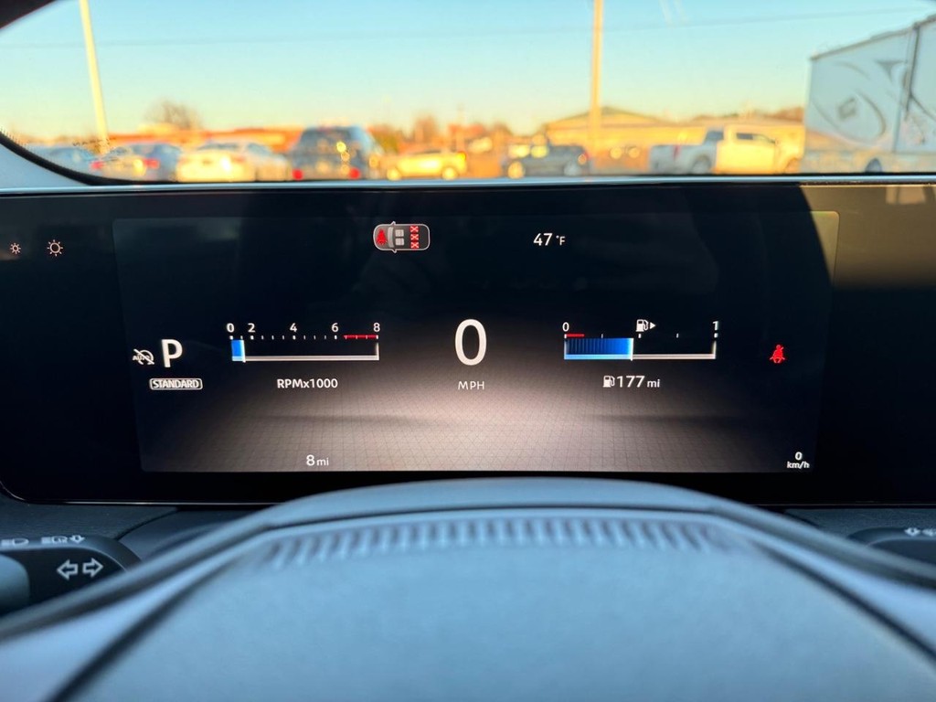 Nissan Sentra Vehicle Full-screen Gallery Image 09