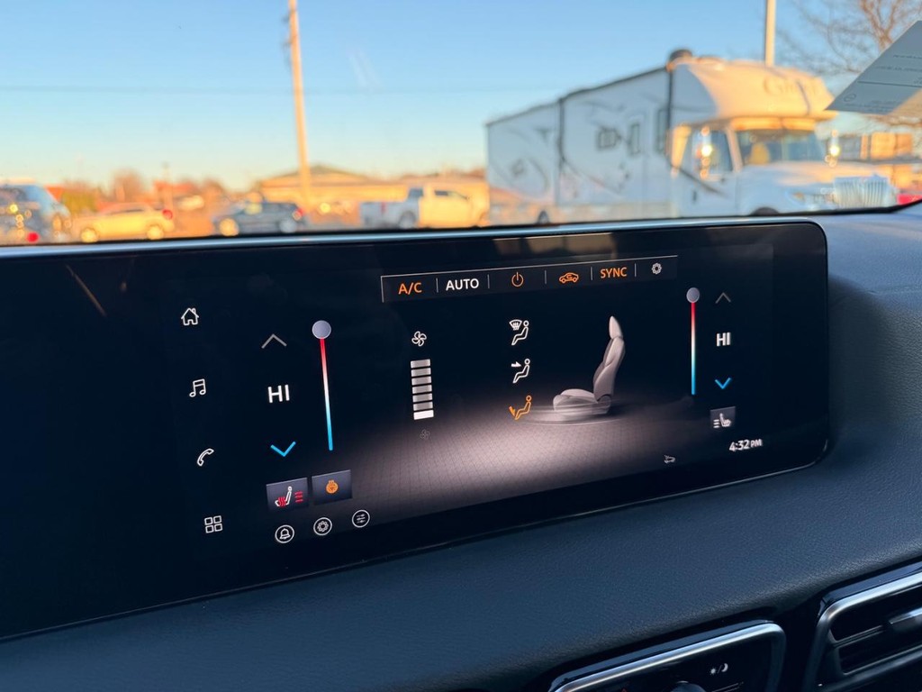 Nissan Sentra Vehicle Full-screen Gallery Image 10