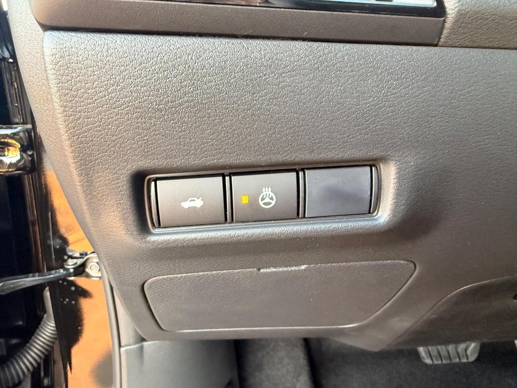 Nissan Sentra Vehicle Full-screen Gallery Image 11