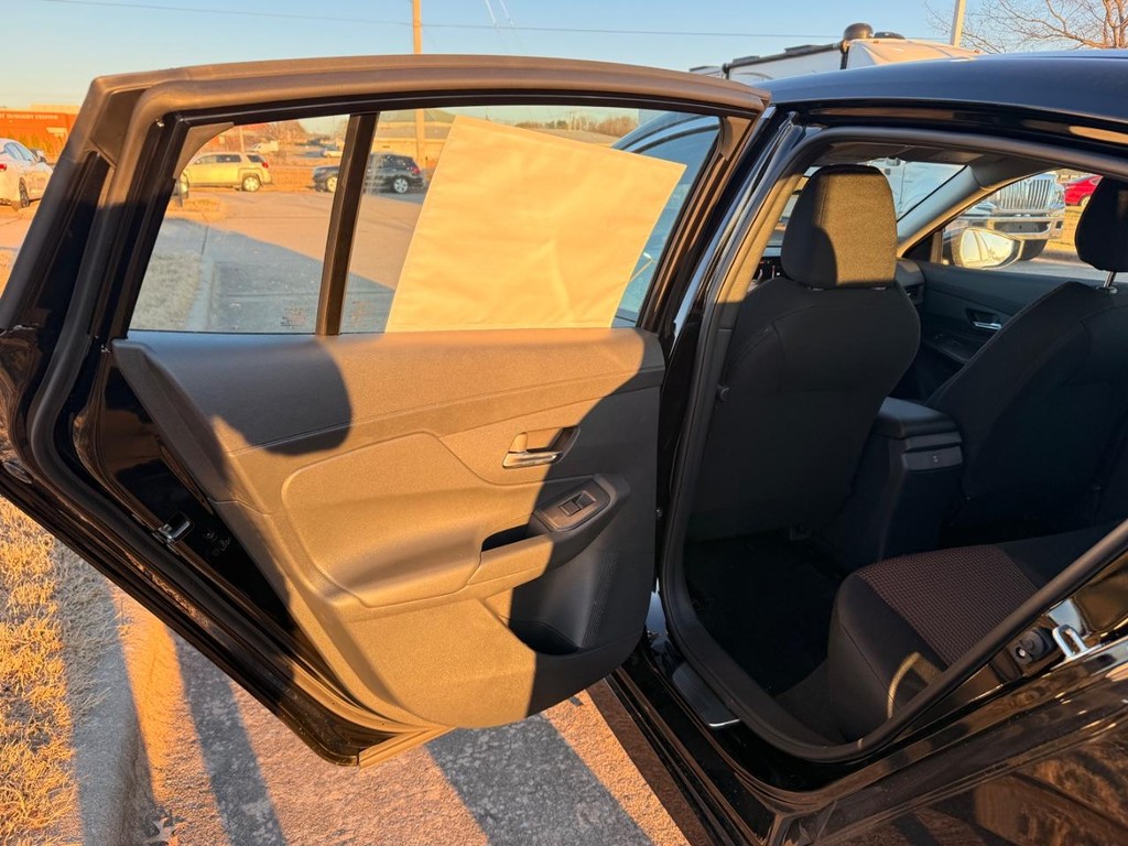 Nissan Sentra Vehicle Full-screen Gallery Image 14