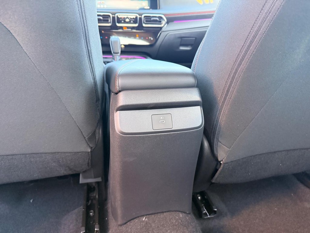 Nissan Sentra Vehicle Full-screen Gallery Image 16