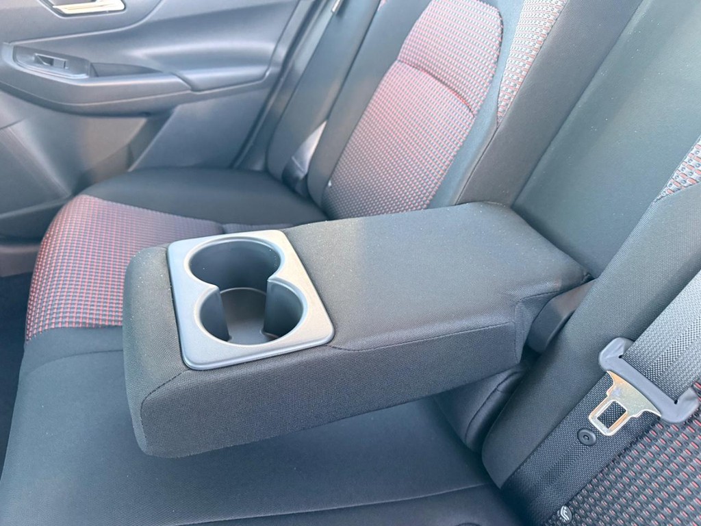 Nissan Sentra Vehicle Full-screen Gallery Image 17