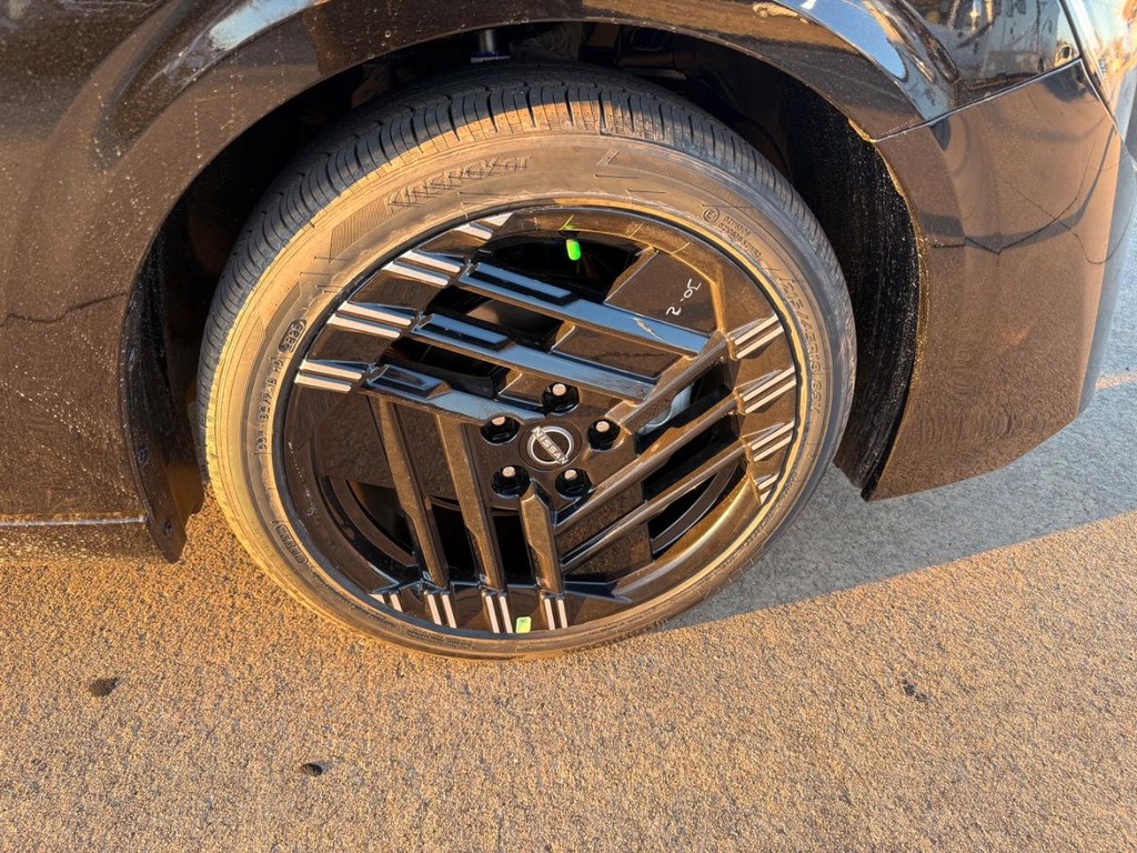 Nissan Sentra Vehicle Full-screen Gallery Image 21