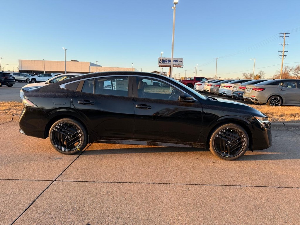 Nissan Sentra Vehicle Full-screen Gallery Image 22