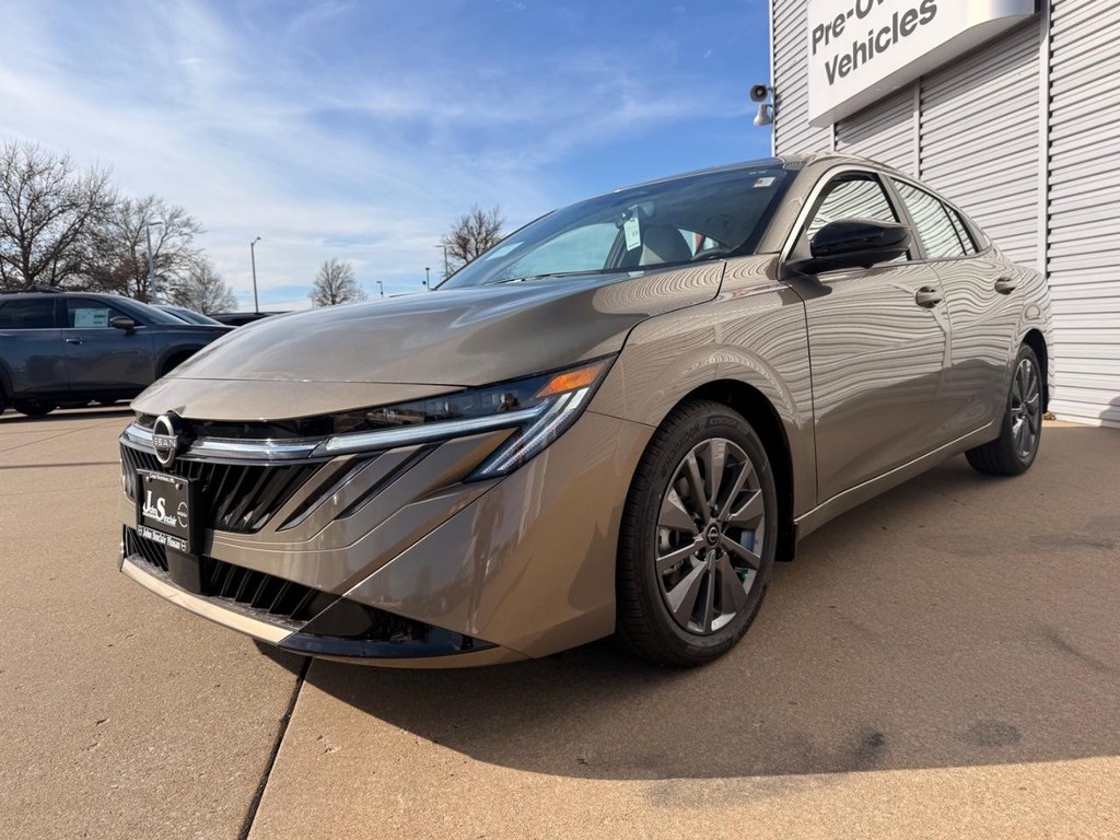 Nissan Sentra Vehicle Full-screen Gallery Image 03