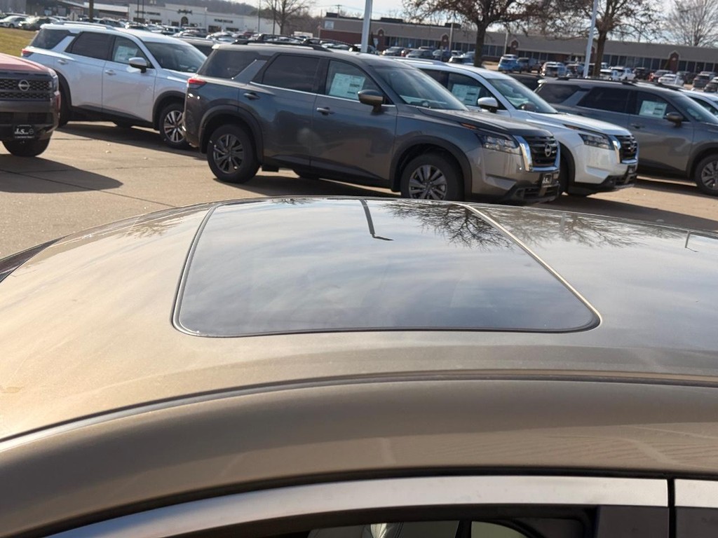 Nissan Sentra Vehicle Full-screen Gallery Image 10