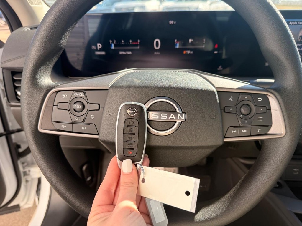 Nissan Sentra Vehicle Full-screen Gallery Image 12