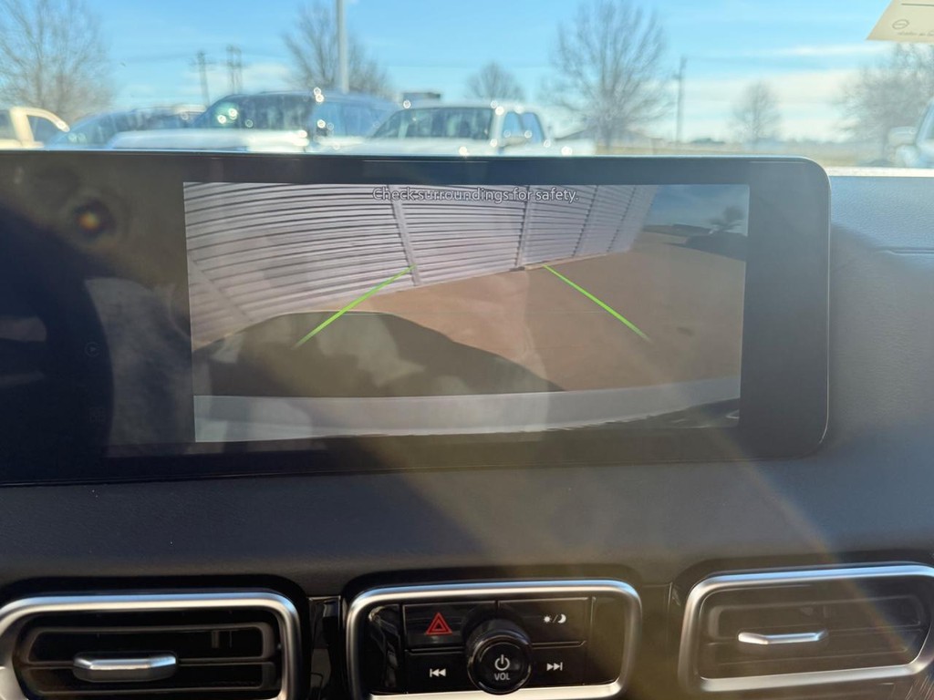 Nissan Sentra Vehicle Full-screen Gallery Image 14