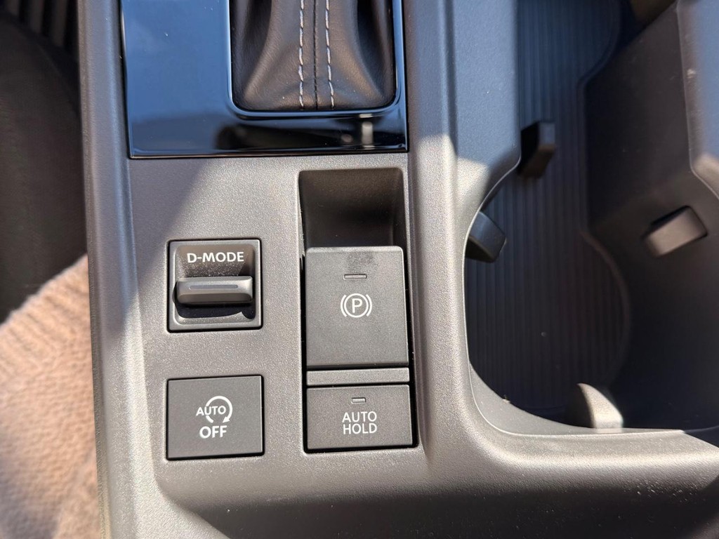 Nissan Sentra Vehicle Full-screen Gallery Image 16