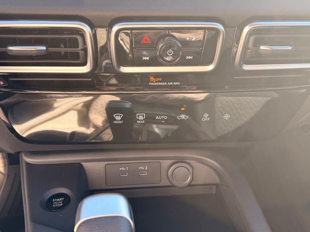 Nissan Sentra Vehicle Full-screen Gallery Image 17