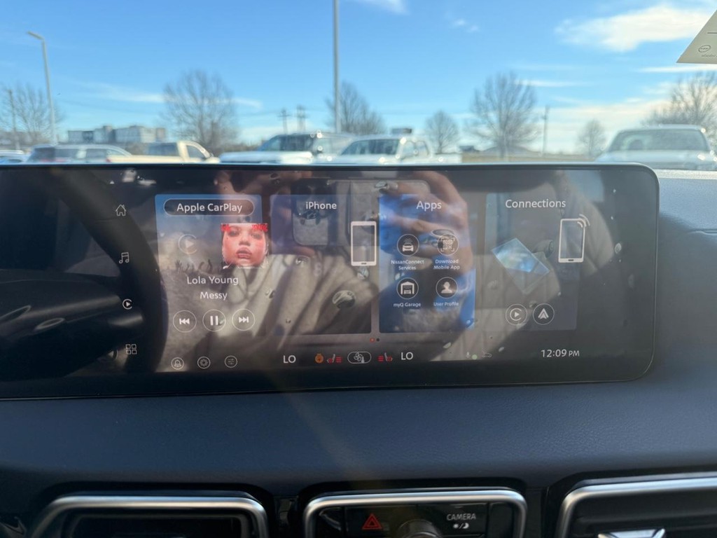 Nissan Sentra Vehicle Full-screen Gallery Image 20