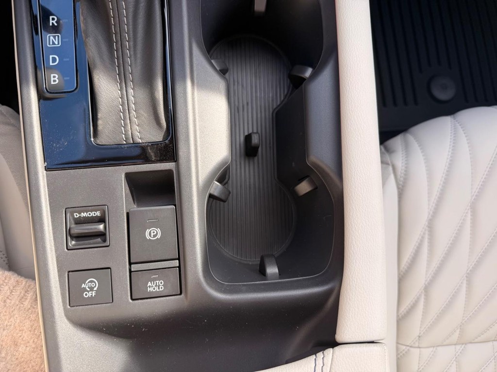 Nissan Sentra Vehicle Full-screen Gallery Image 21