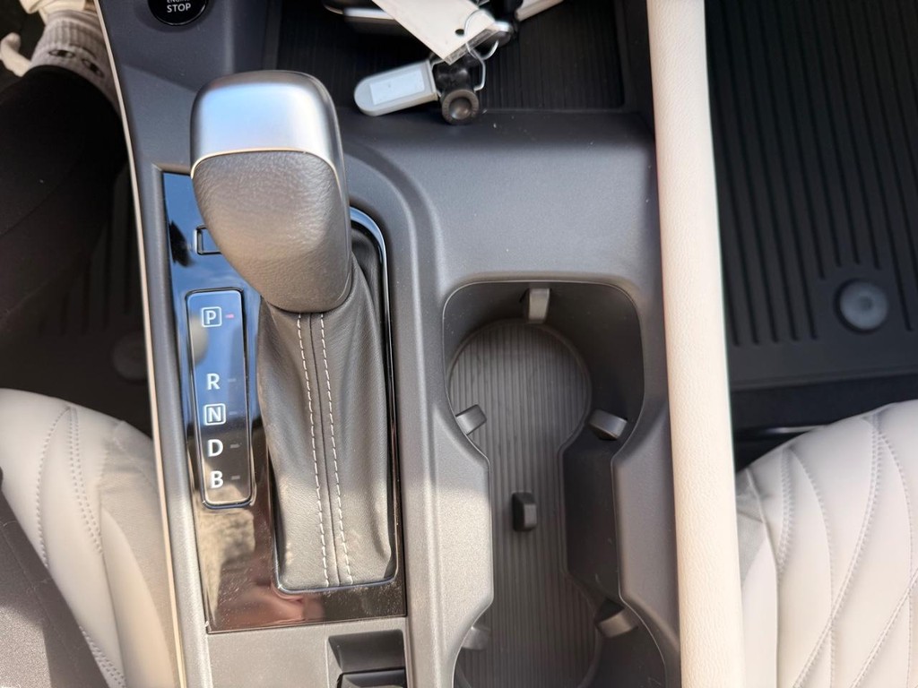 Nissan Sentra Vehicle Full-screen Gallery Image 22