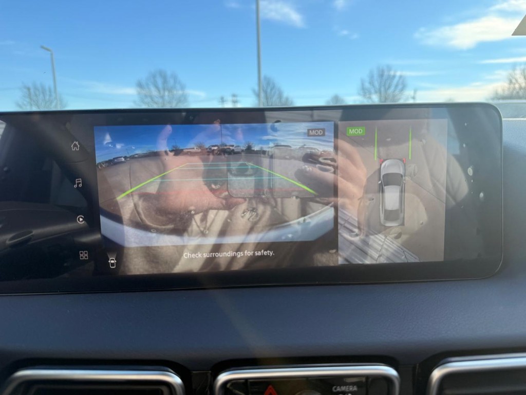 Nissan Sentra Vehicle Full-screen Gallery Image 23