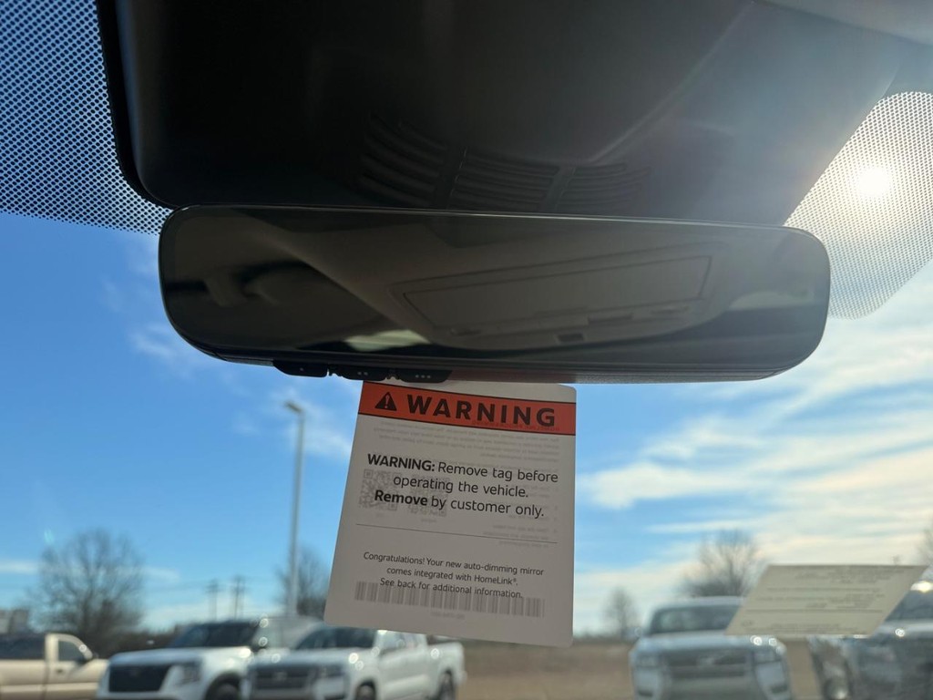 Nissan Sentra Vehicle Full-screen Gallery Image 26