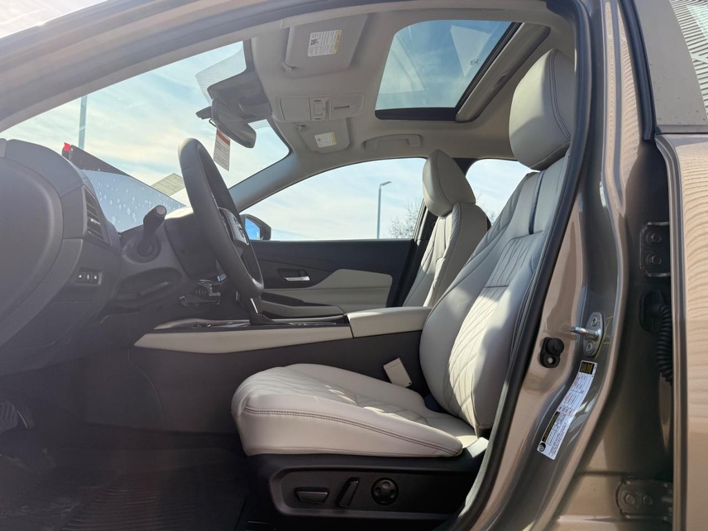 Nissan Sentra Vehicle Full-screen Gallery Image 30