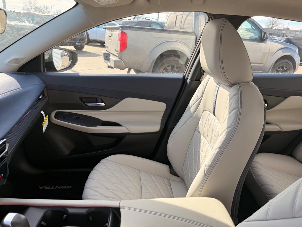 Nissan Sentra Vehicle Full-screen Gallery Image 31