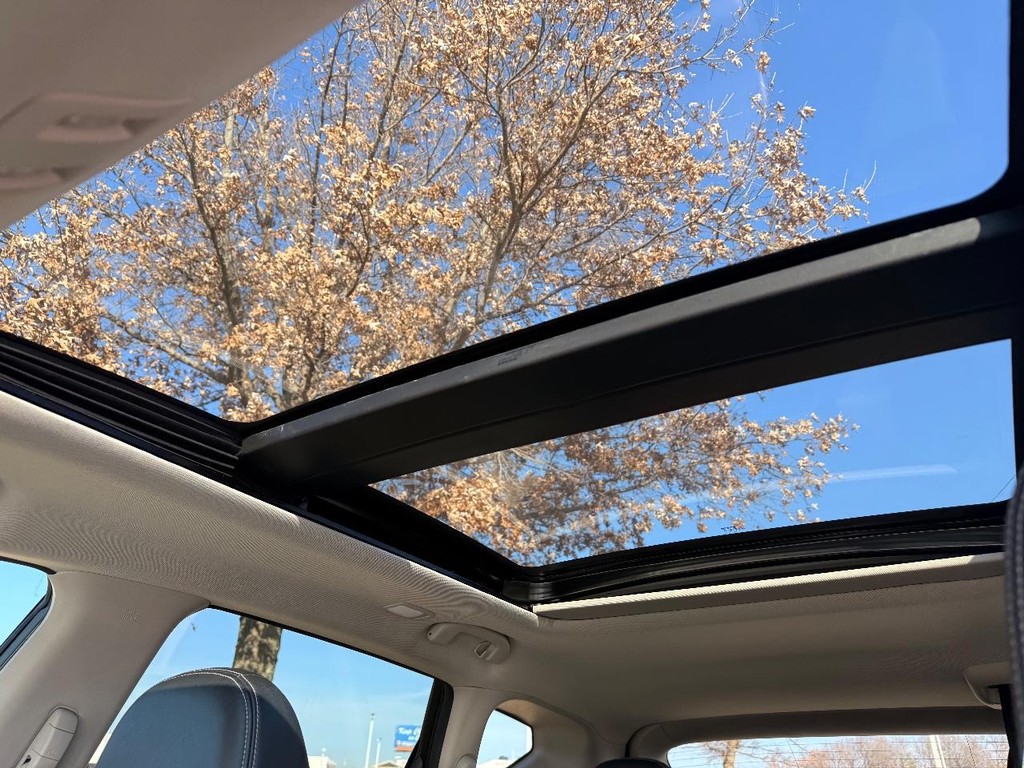 Nissan Murano Vehicle Full-screen Gallery Image 05