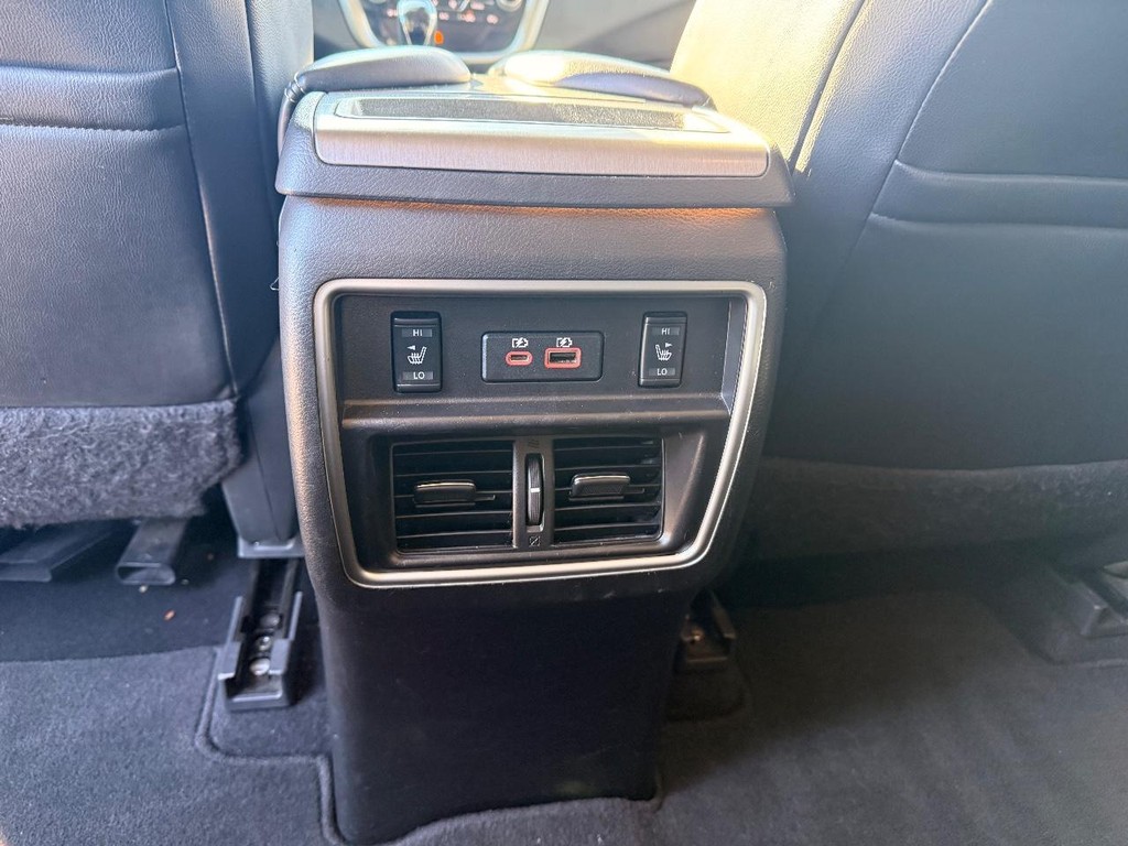 Nissan Murano Vehicle Full-screen Gallery Image 10